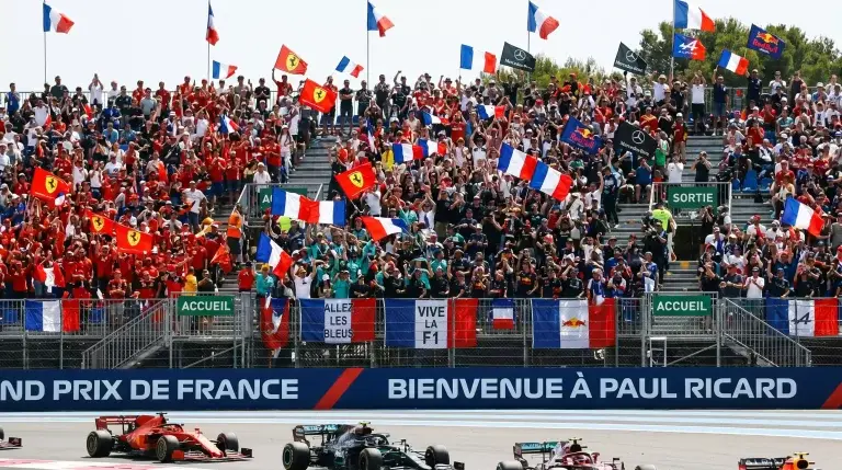 Tribune remplie de spectateurs lors d'un Grand Prix de Formule 1