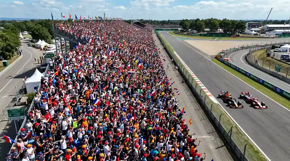 Croissance du marché des paris sportifs Formule 1 avec des fans suivant un Grand Prix